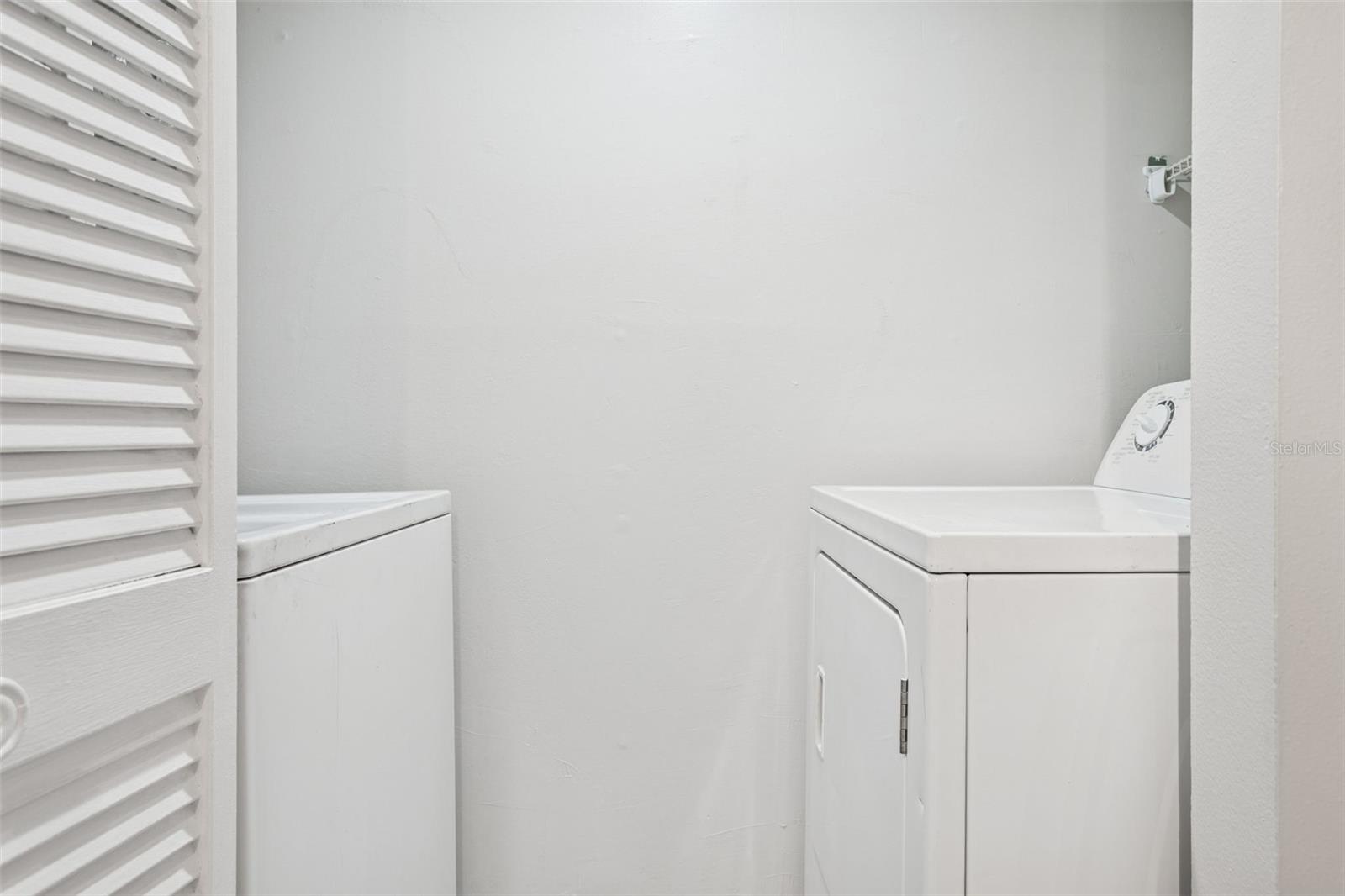 RIVER OAKS CONDO IV - Residential Lease