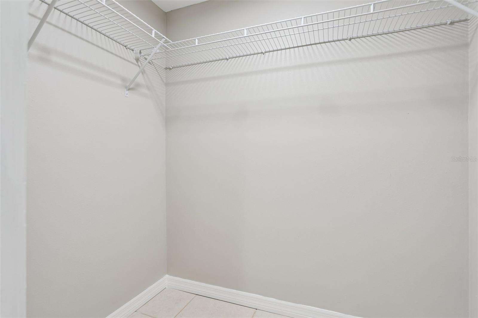 RIVER OAKS CONDO IV - Residential Lease