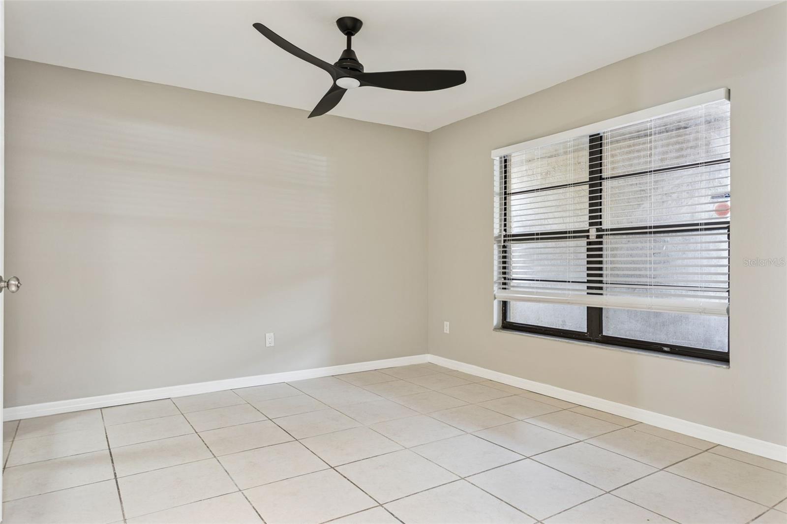 RIVER OAKS CONDO IV - Residential Lease