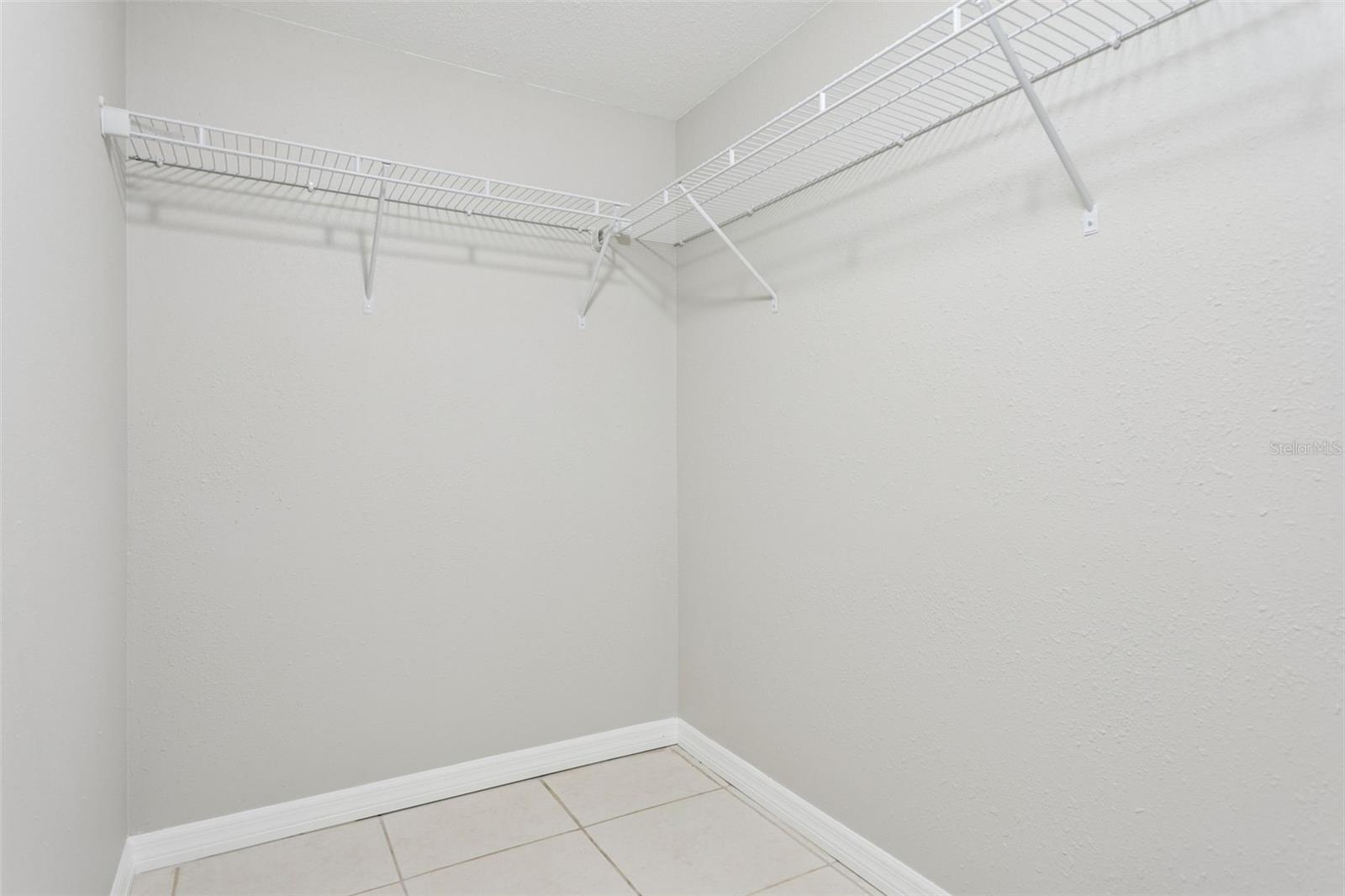 RIVER OAKS CONDO IV - Residential Lease