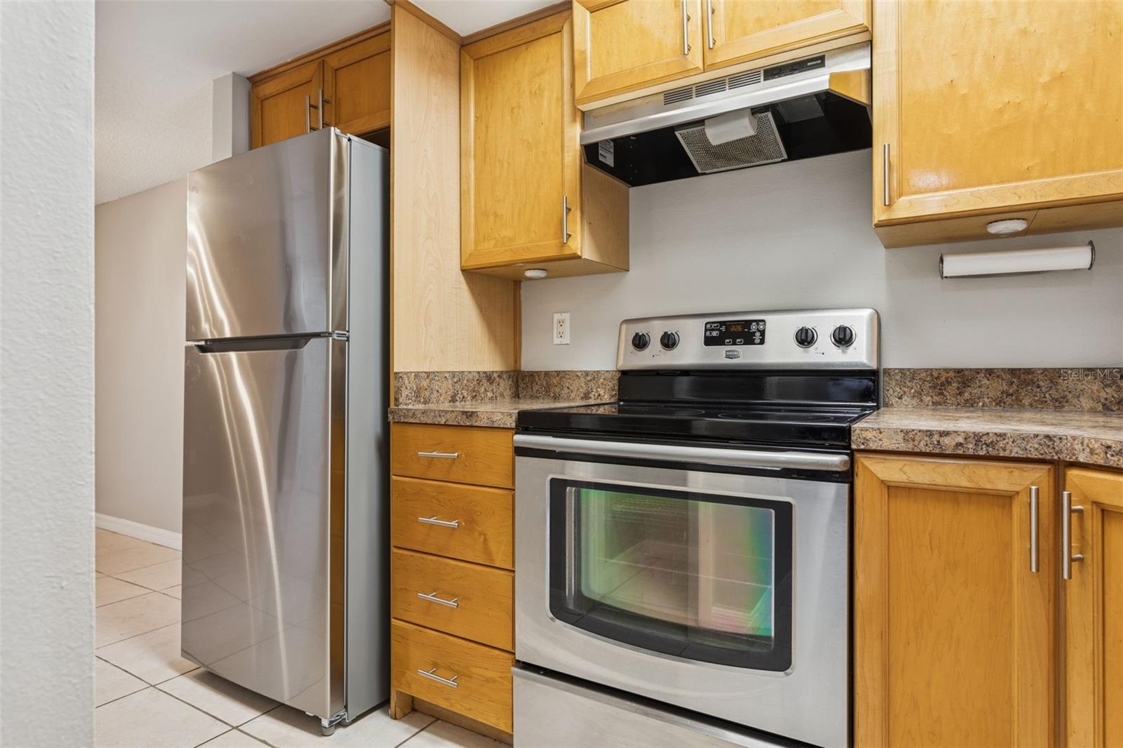 RIVER OAKS CONDO IV - Residential Lease