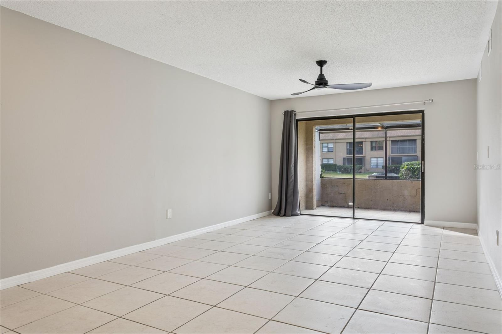 RIVER OAKS CONDO IV - Residential Lease