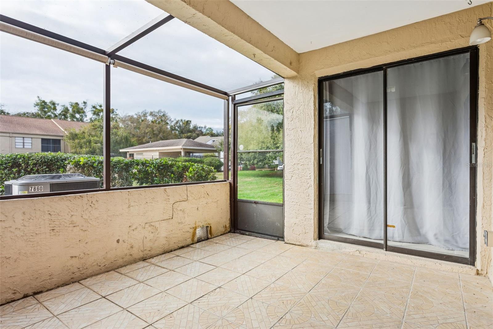 RIVER OAKS CONDO IV - Residential Lease