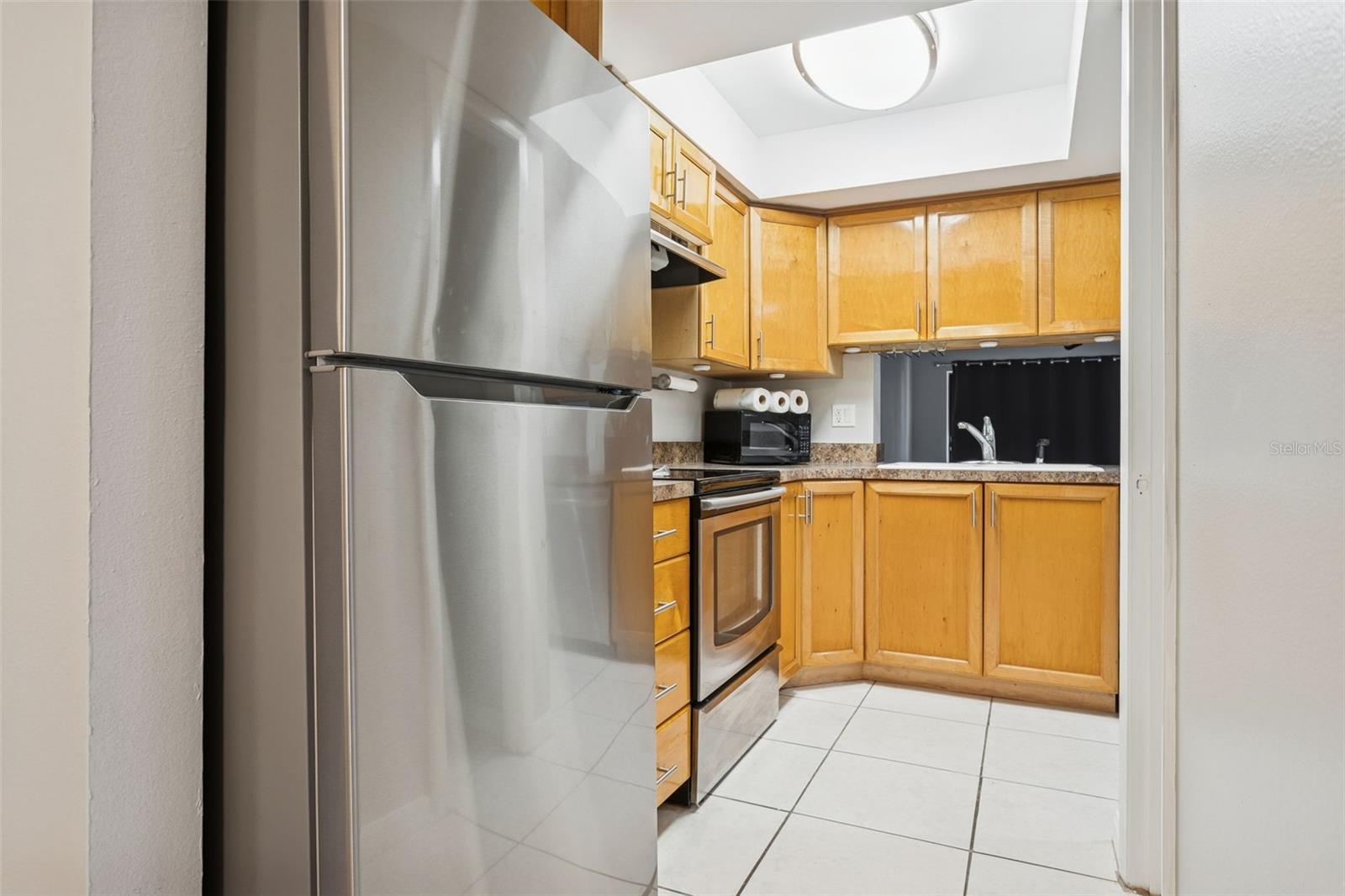 RIVER OAKS CONDO IV - Residential Lease