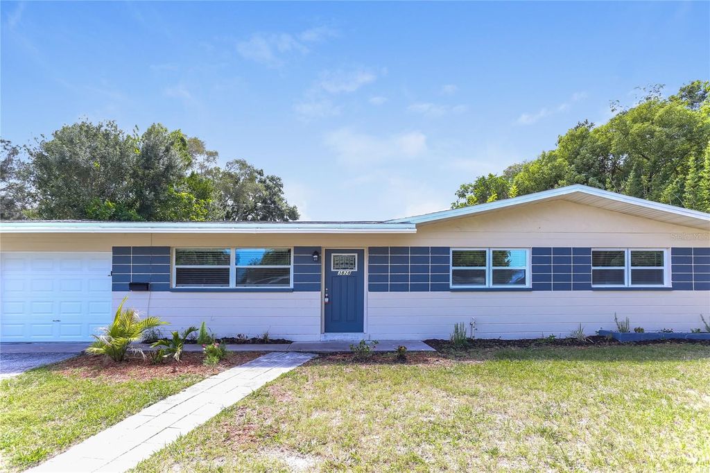 Photo of 3828 Neptune Drive SE, St Petersburg, FL 33705 (MLS # O6369403)