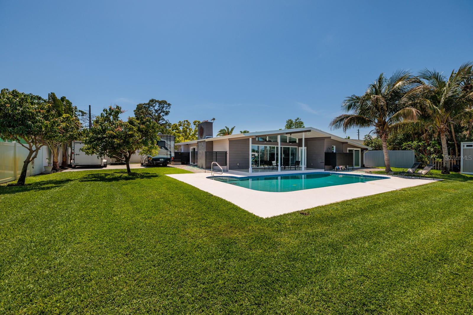 SUN-LIT SHORES - Residential