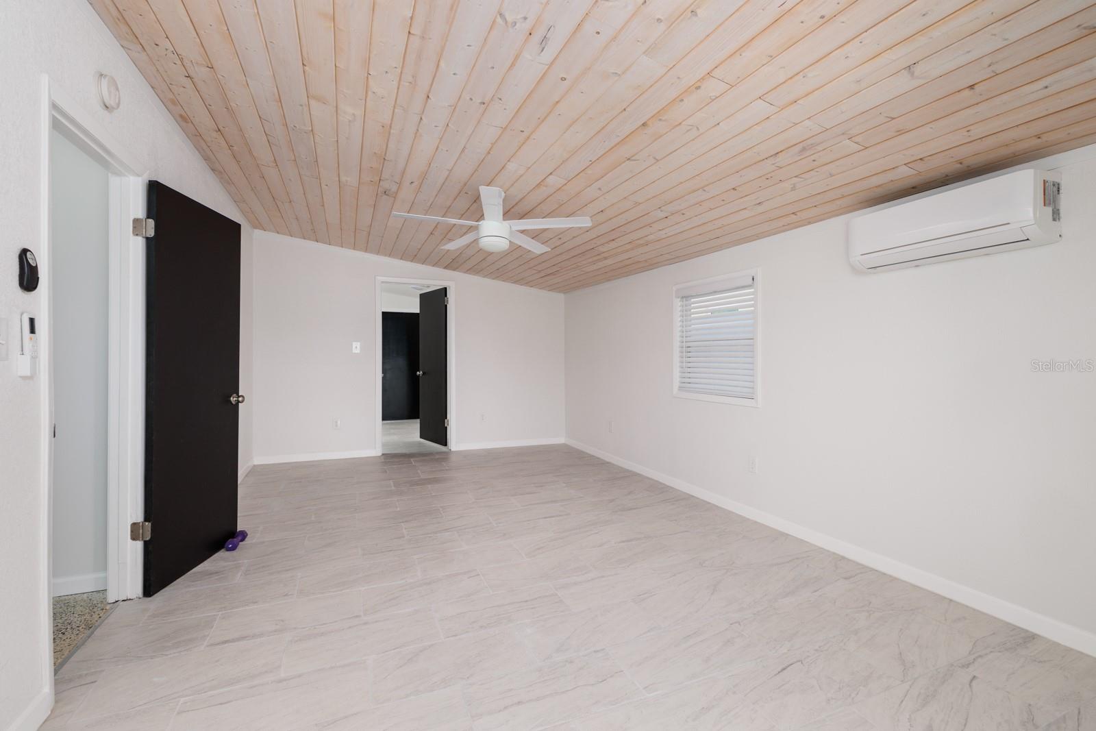 SUN-LIT SHORES - Residential