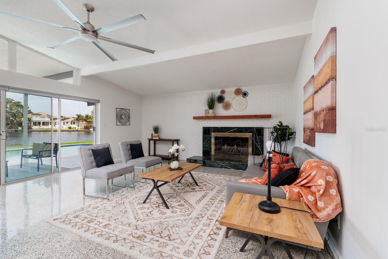 SUN-LIT SHORES - Residential