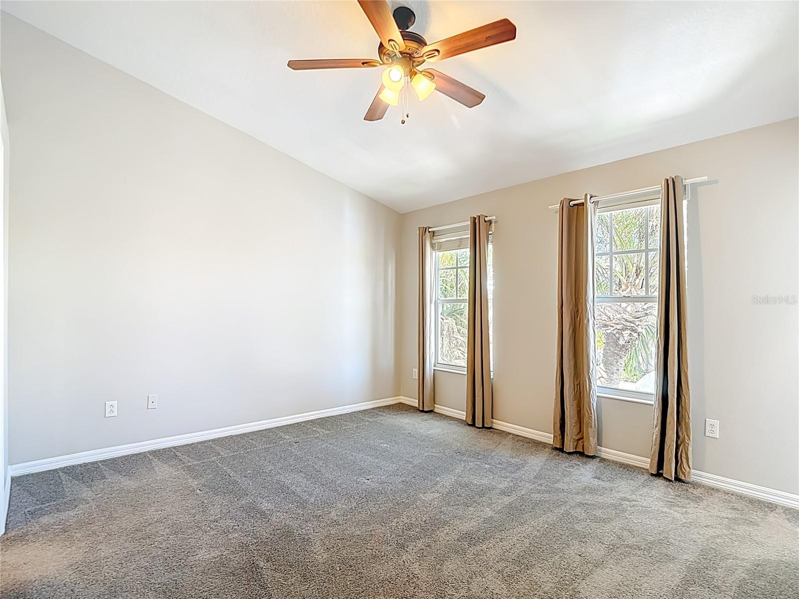 COUNTRY CHASE - Residential