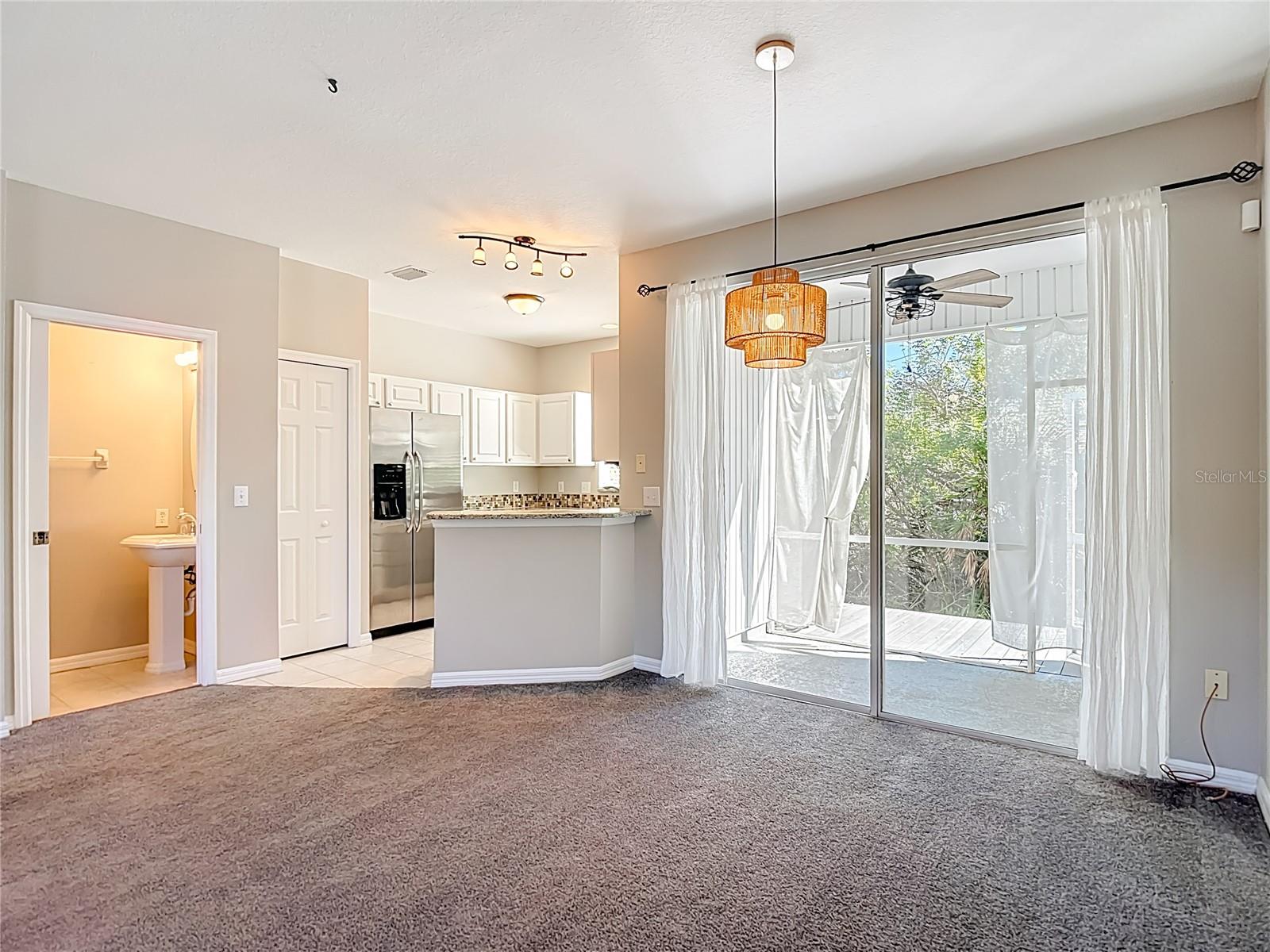 COUNTRY CHASE - Residential