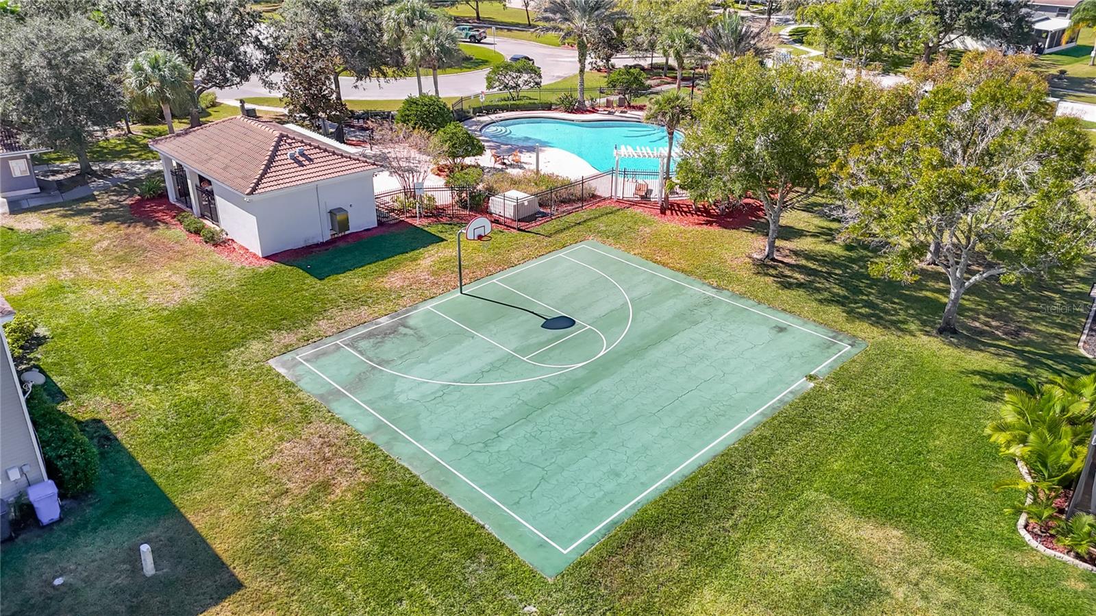 COUNTRY CHASE - Residential