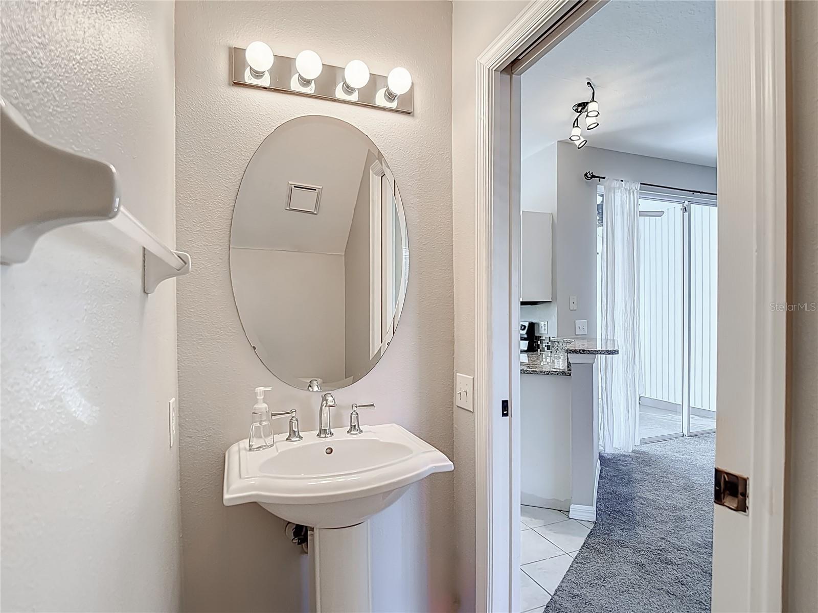 COUNTRY CHASE - Residential