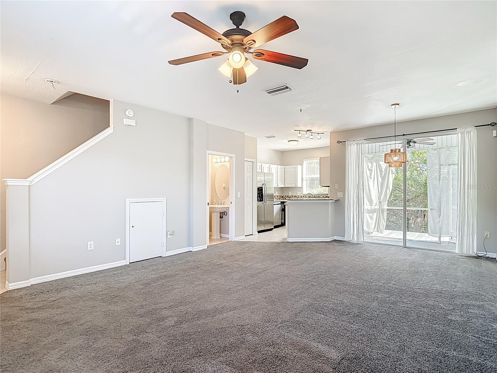 COUNTRY CHASE - Residential