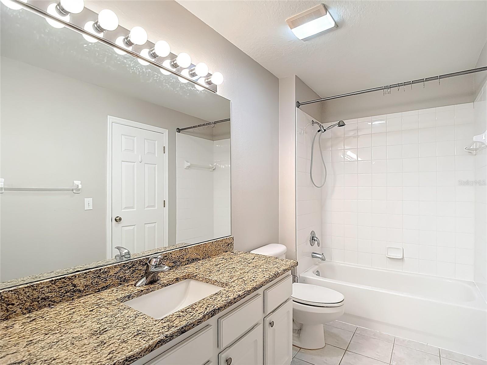 COUNTRY CHASE - Residential