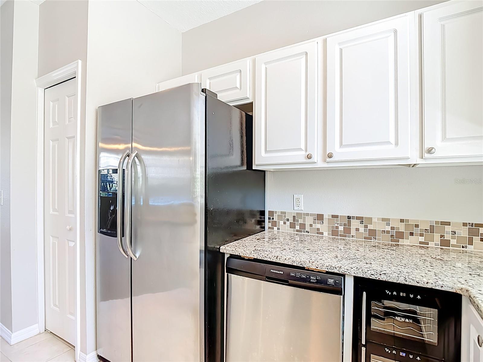 COUNTRY CHASE - Residential