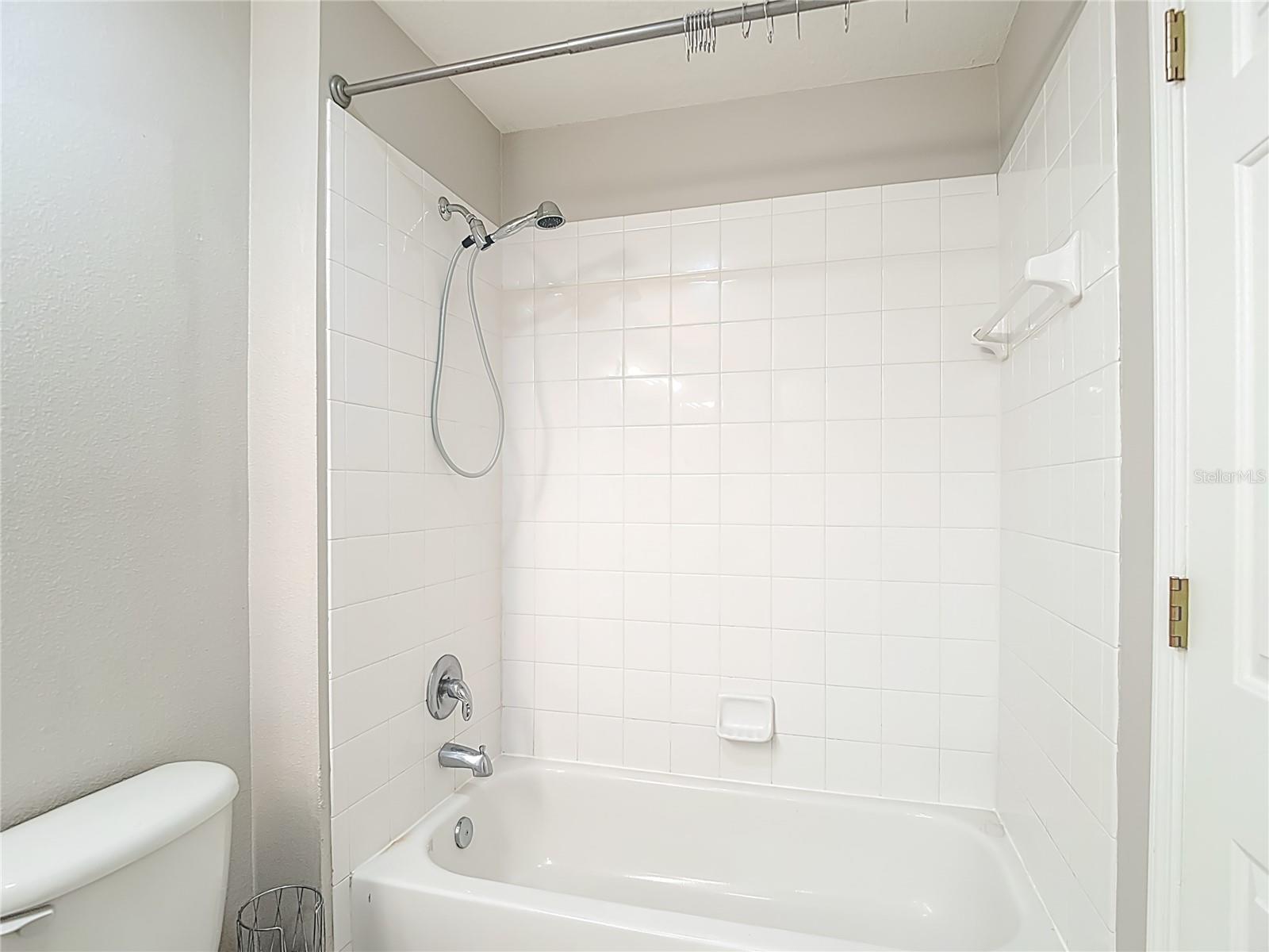 COUNTRY CHASE - Residential