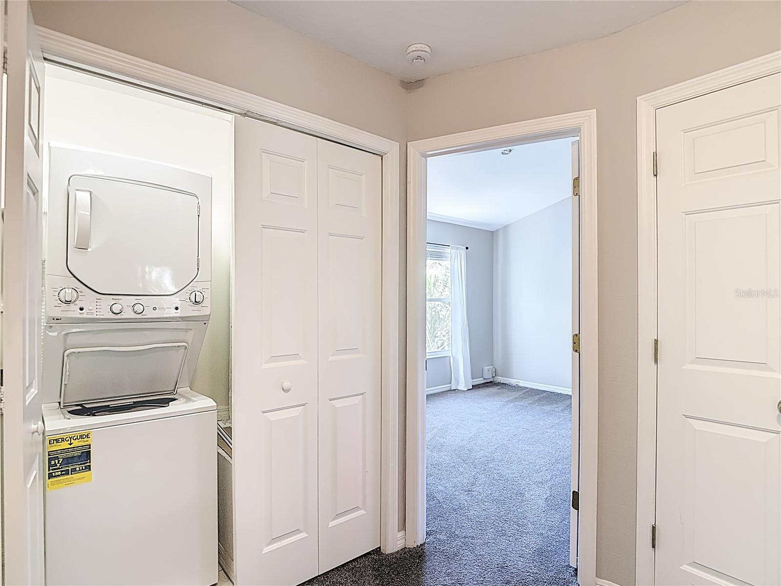 COUNTRY CHASE - Residential