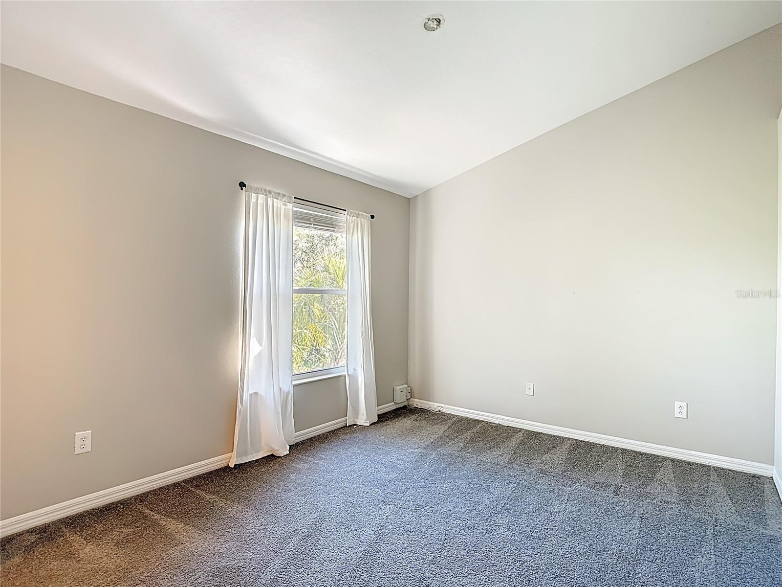 COUNTRY CHASE - Residential