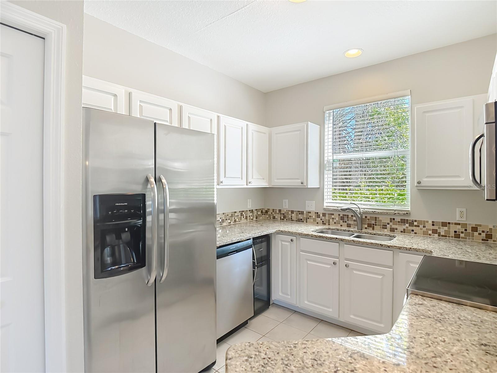 COUNTRY CHASE - Residential