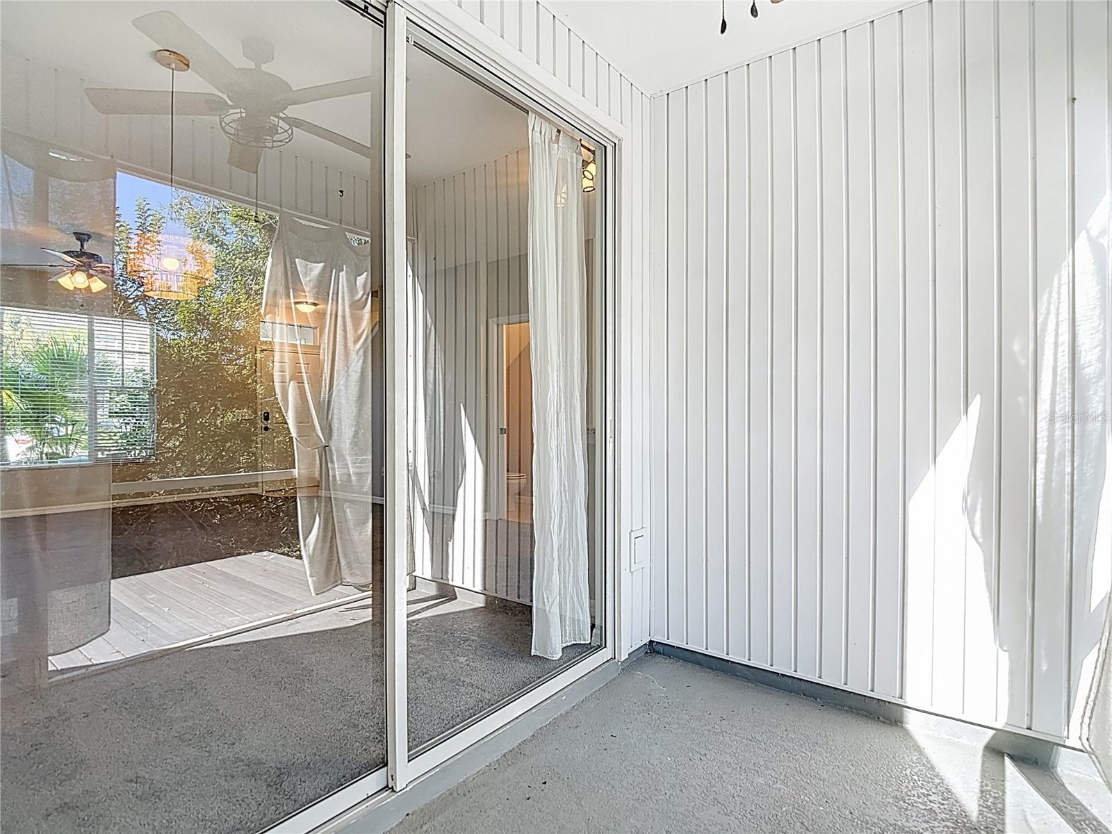 COUNTRY CHASE - Residential