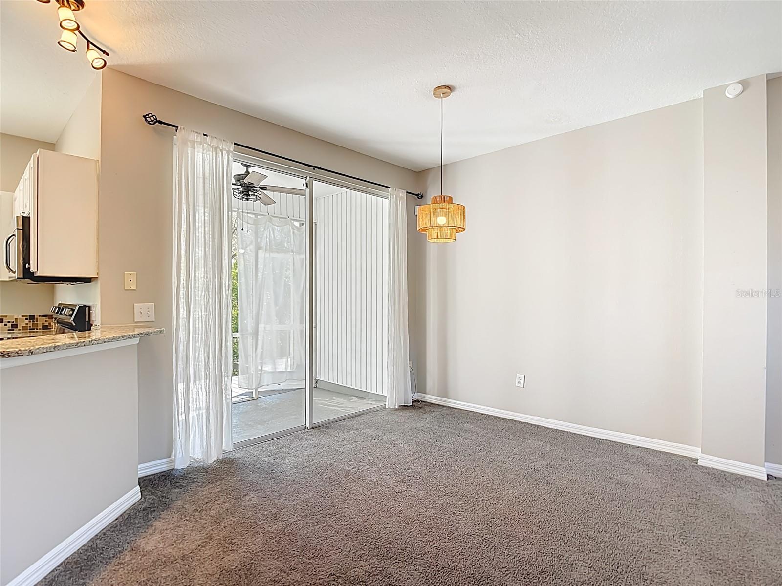 COUNTRY CHASE - Residential