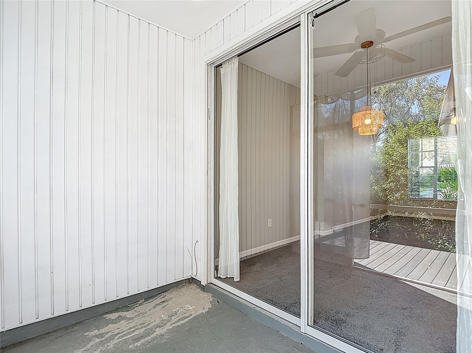 COUNTRY CHASE - Residential