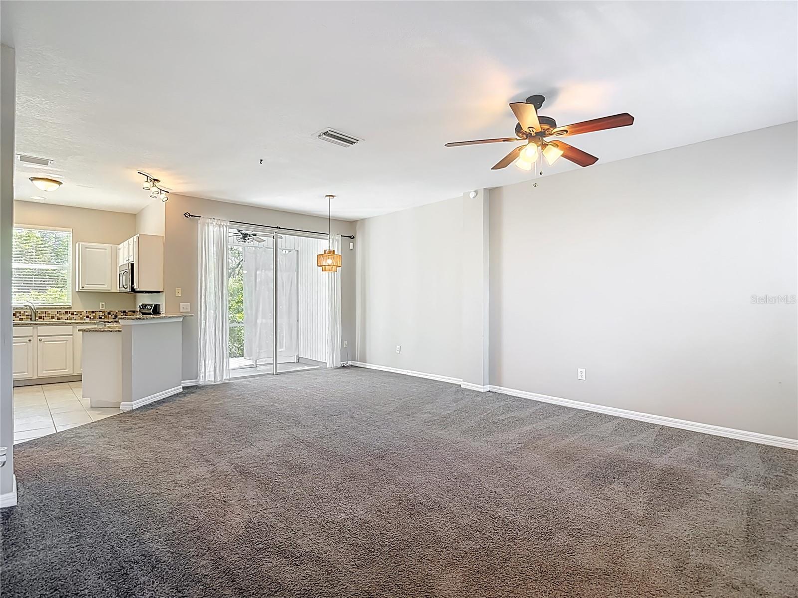 COUNTRY CHASE - Residential