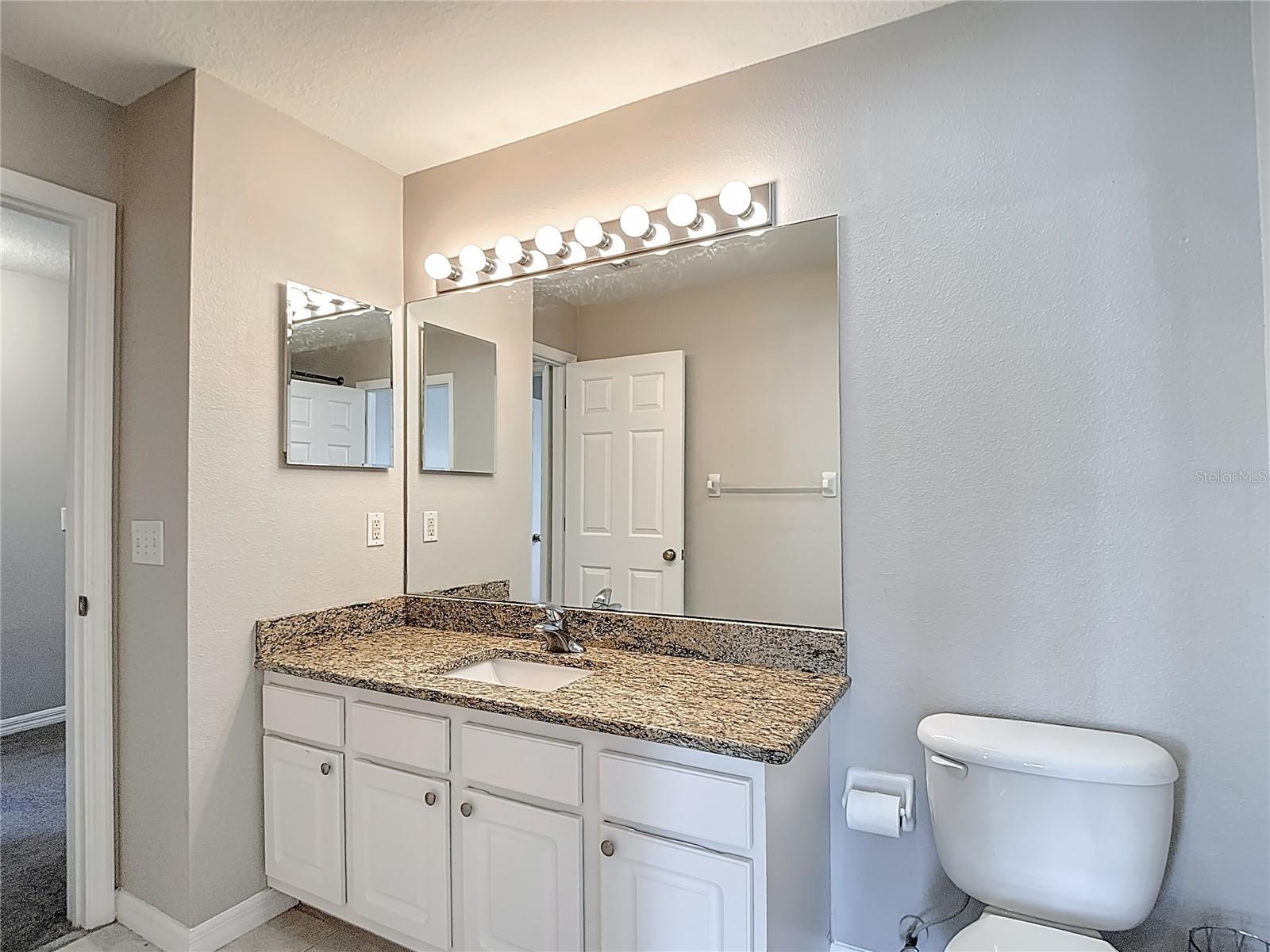 COUNTRY CHASE - Residential