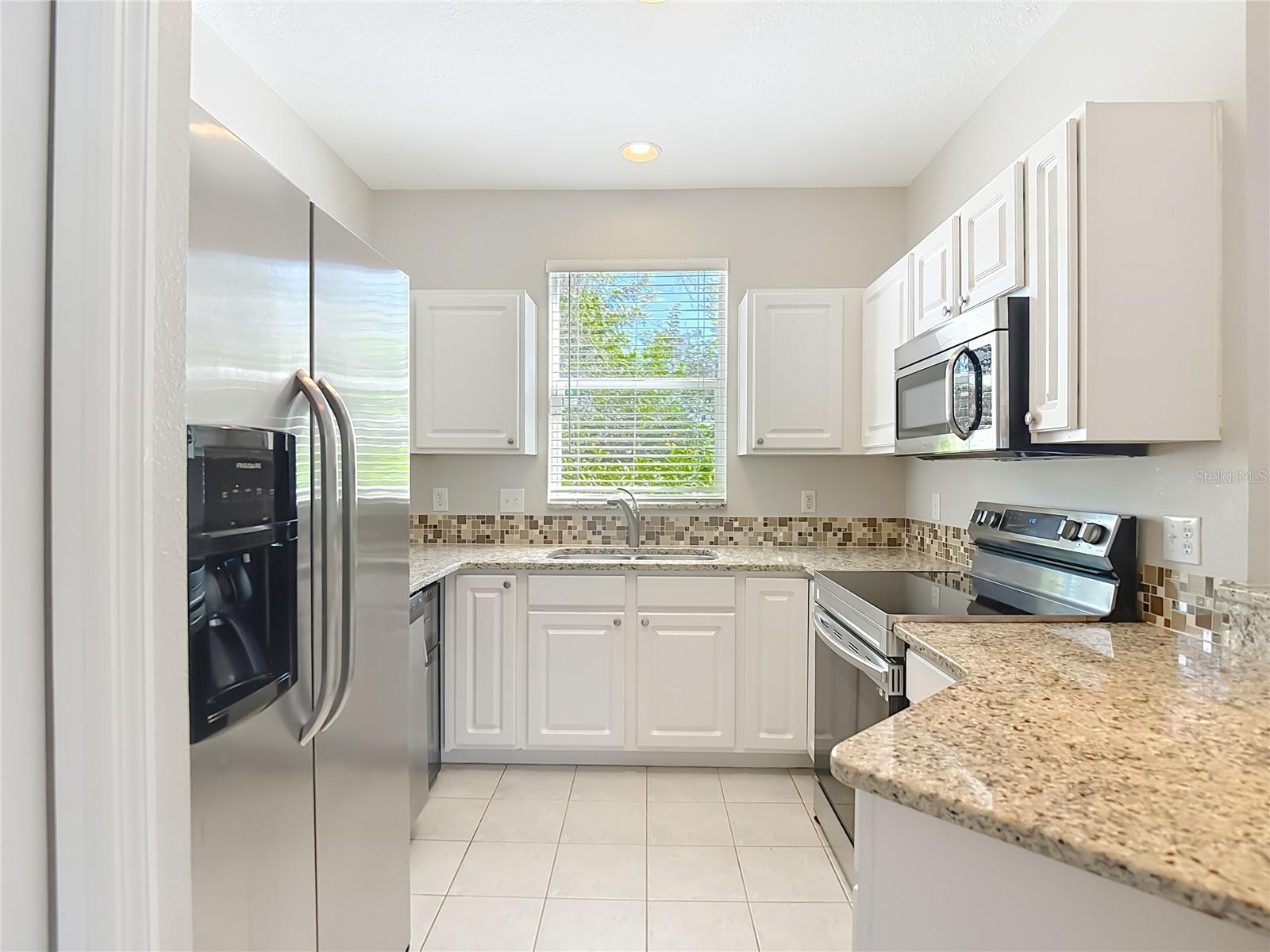 COUNTRY CHASE - Residential