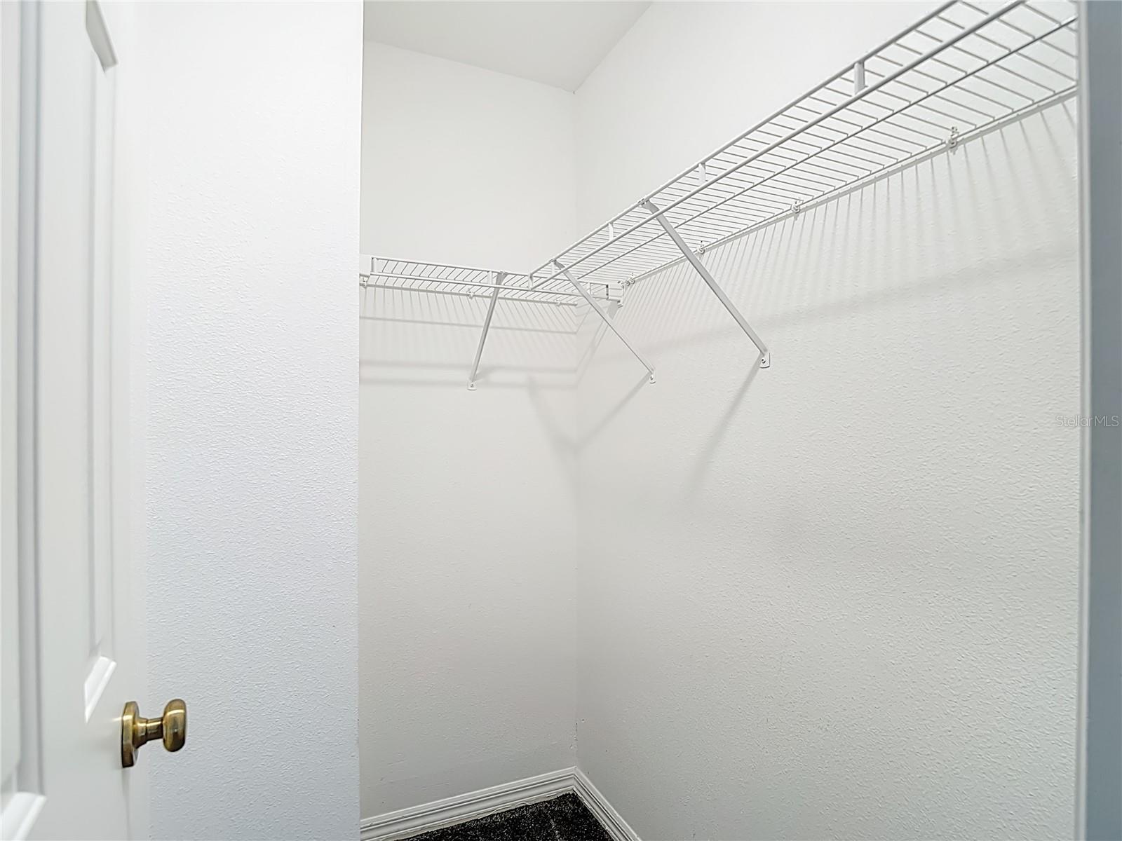 COUNTRY CHASE - Residential