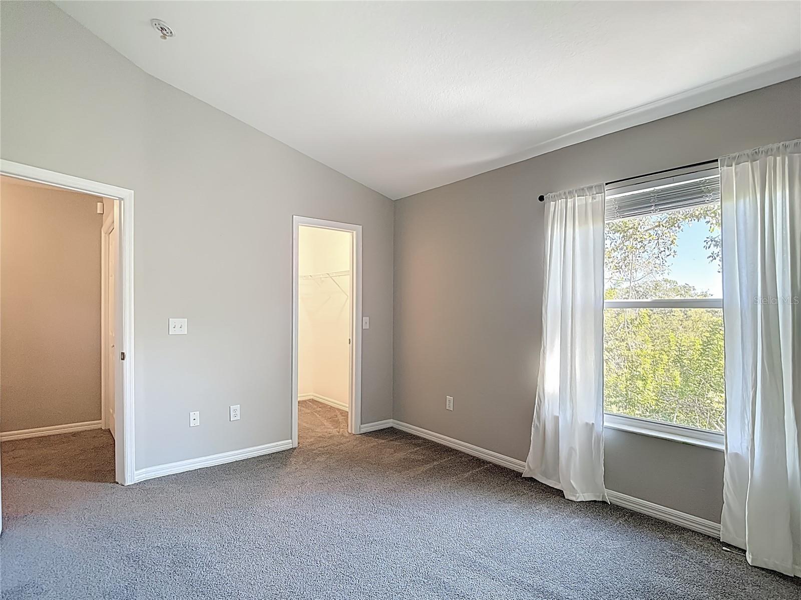 COUNTRY CHASE - Residential