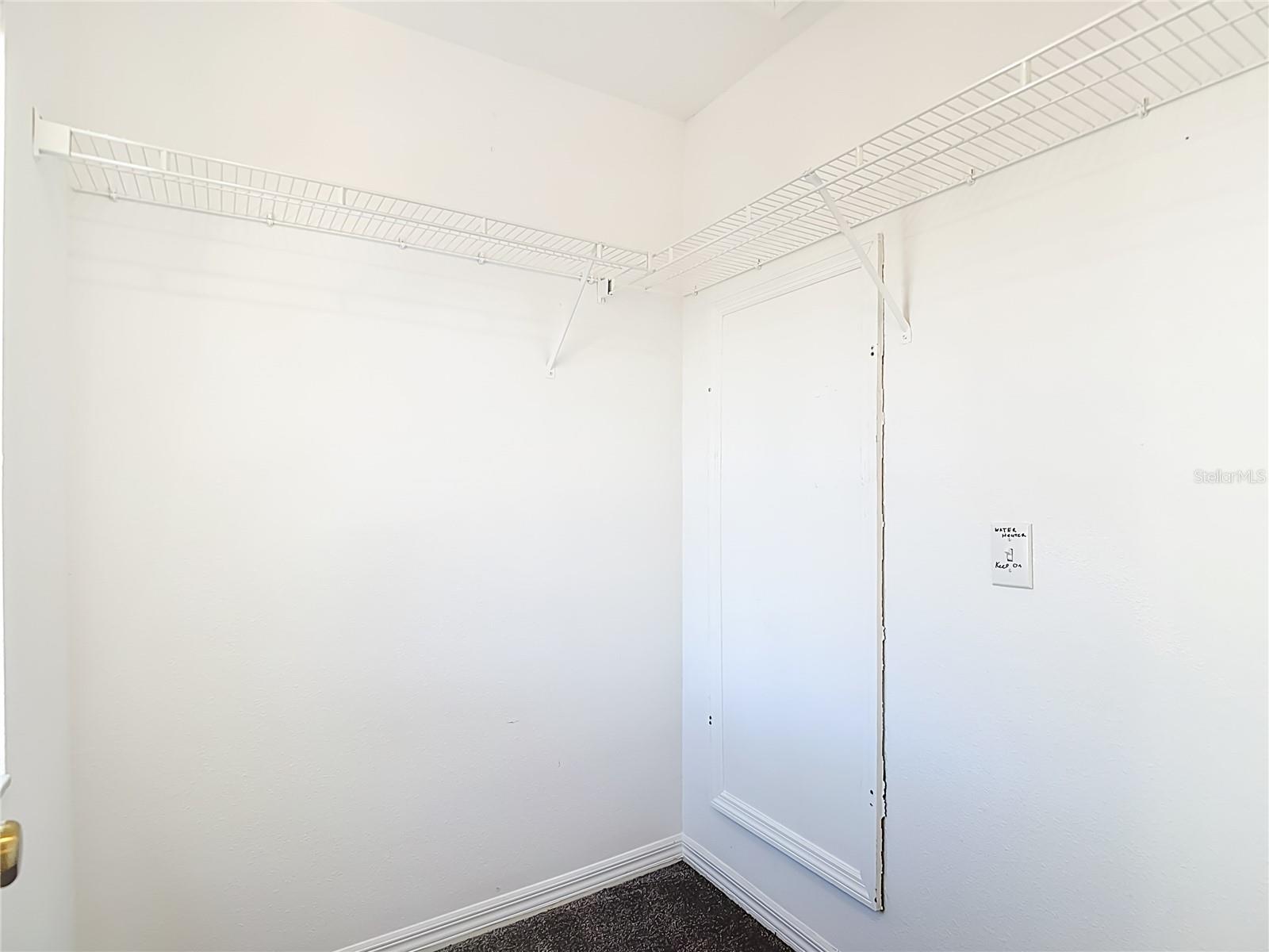 COUNTRY CHASE - Residential