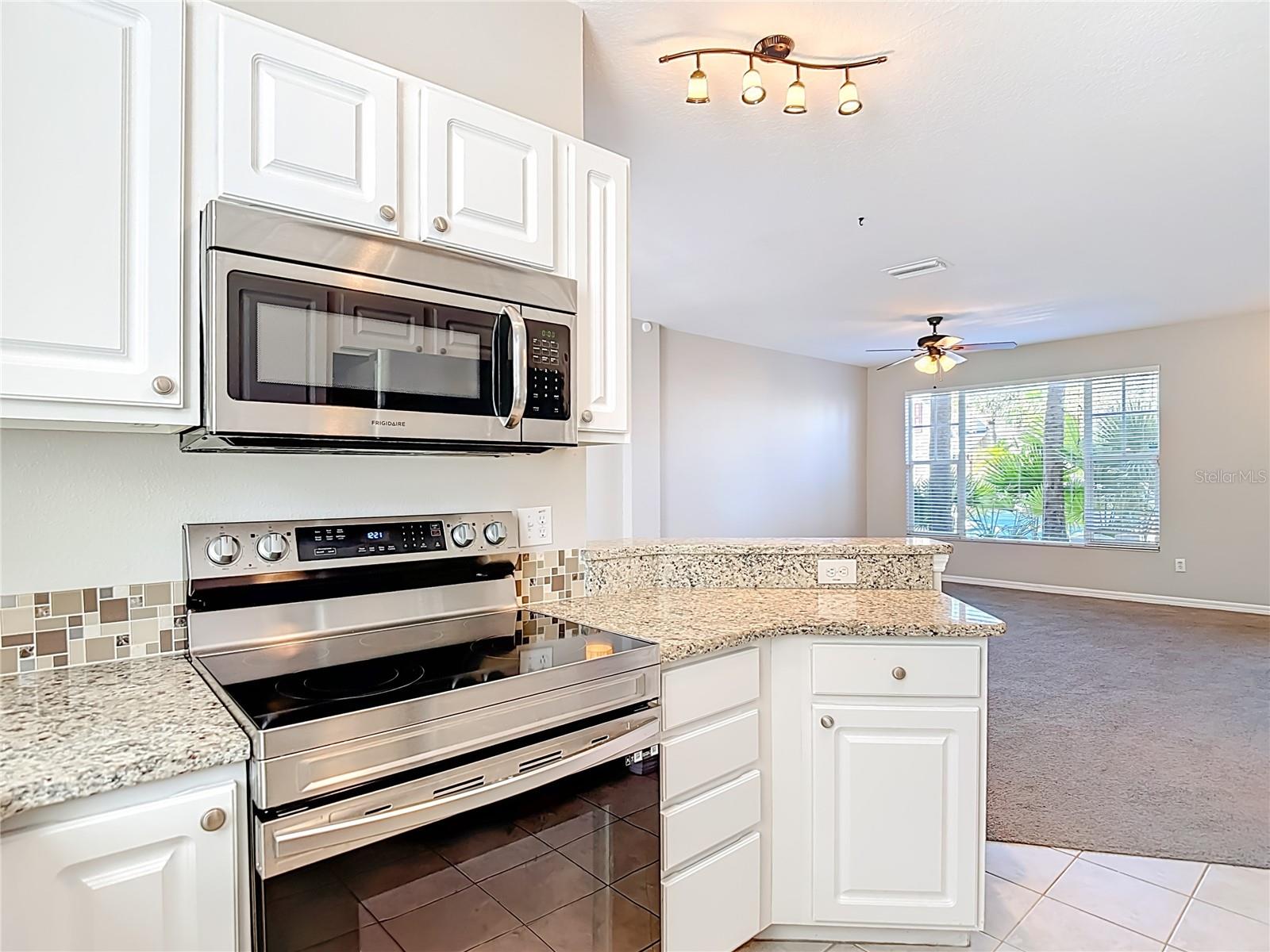 COUNTRY CHASE - Residential