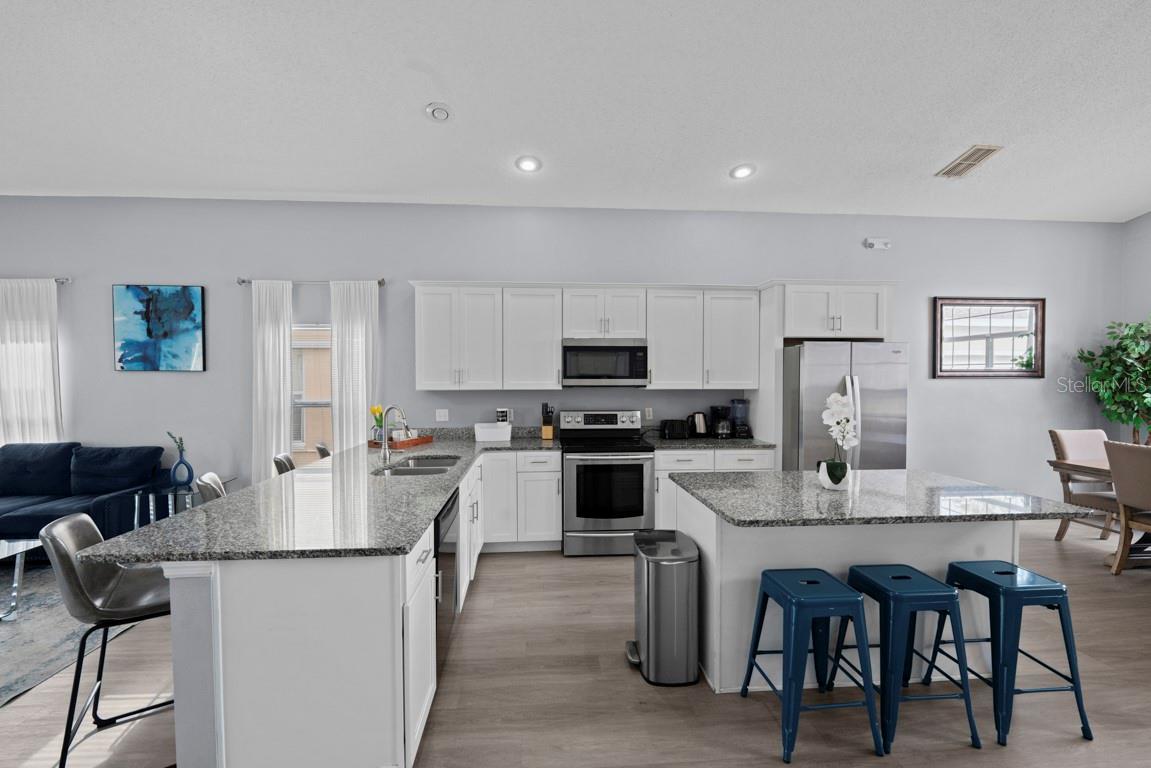 HAMPTON ESTATES - Residential