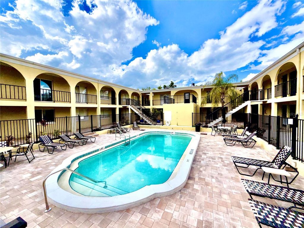 Photo of 3206 W Azeele Street #100, Tampa, FL 33609 (MLS # TB8494669)