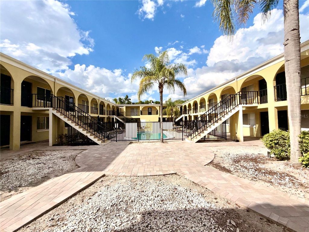 Photo of 3206 W Azeele Street #100, Tampa, FL 33609 (MLS # TB8494669)