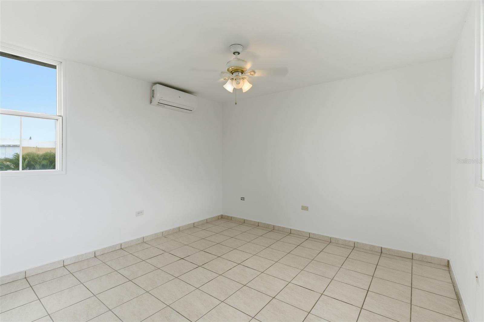 PASEOS DE DORADO - Residential