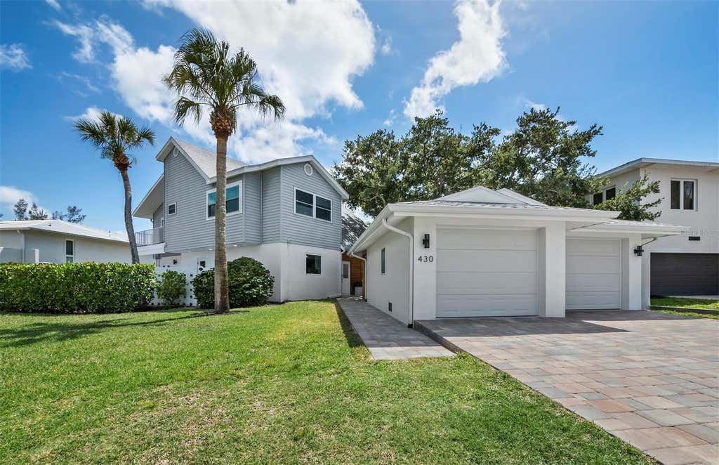 Photo of 430 Island Circle, Sarasota, FL 34242 (MLS # A4700263)
