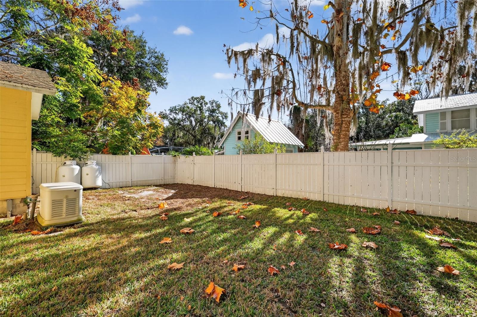 MOUNT DORA BRUN LT 01 - Residential