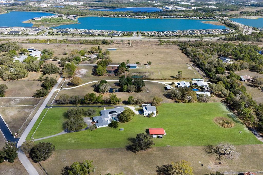 Photo of 1516 Fox Creek Drive, Sarasota, FL 34240 (MLS # A4683593)