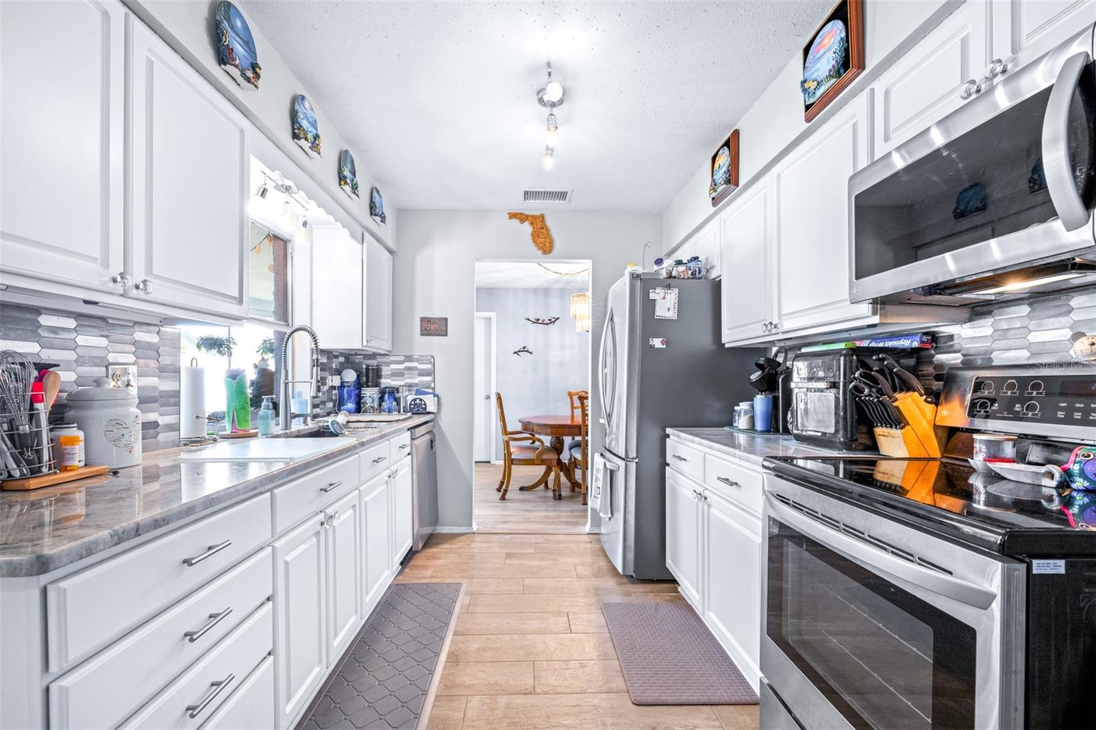 ANCHORAGE OF TARPON LAKE UNIT THREE THE - Residential