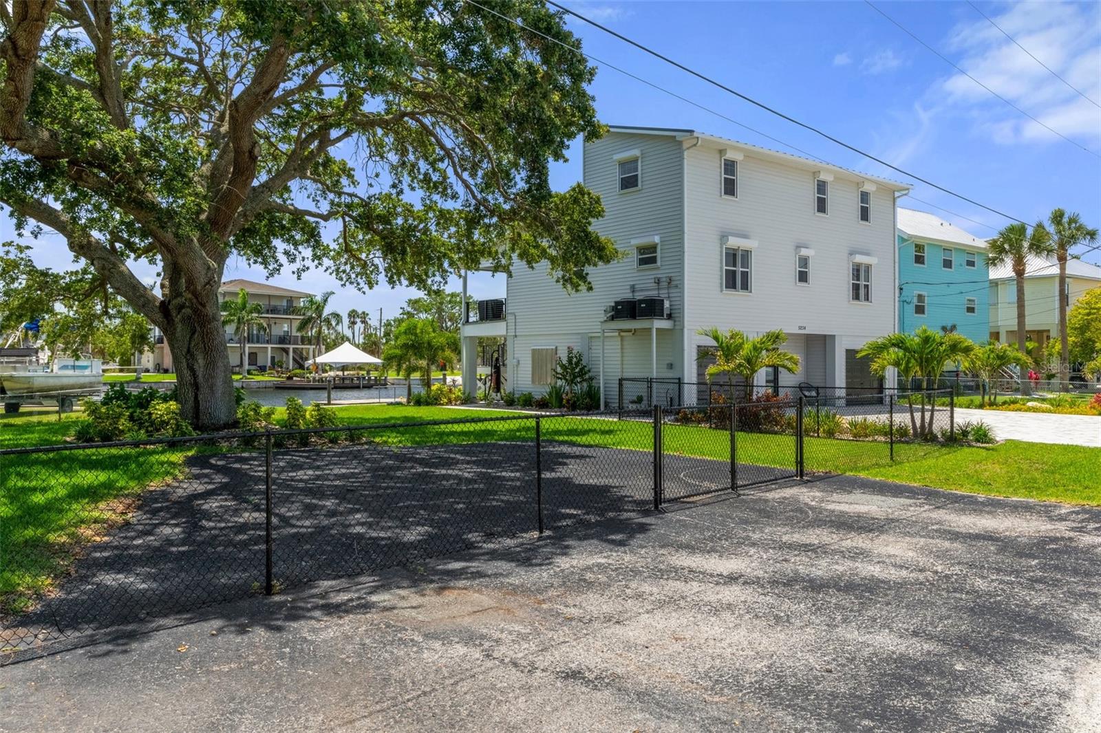 5234 FOXHALL COURT