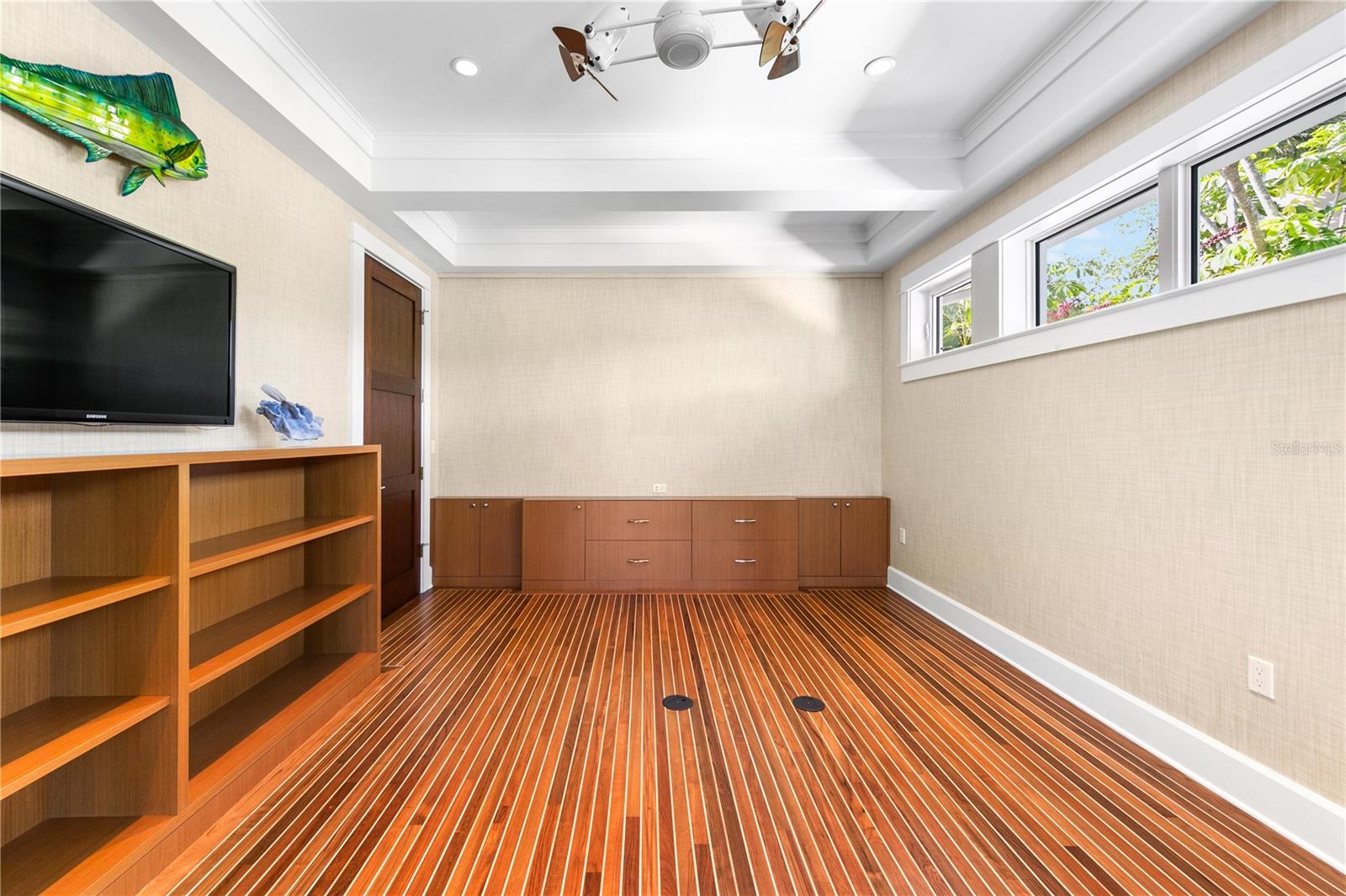 HIDDEN HARBOR - Residential