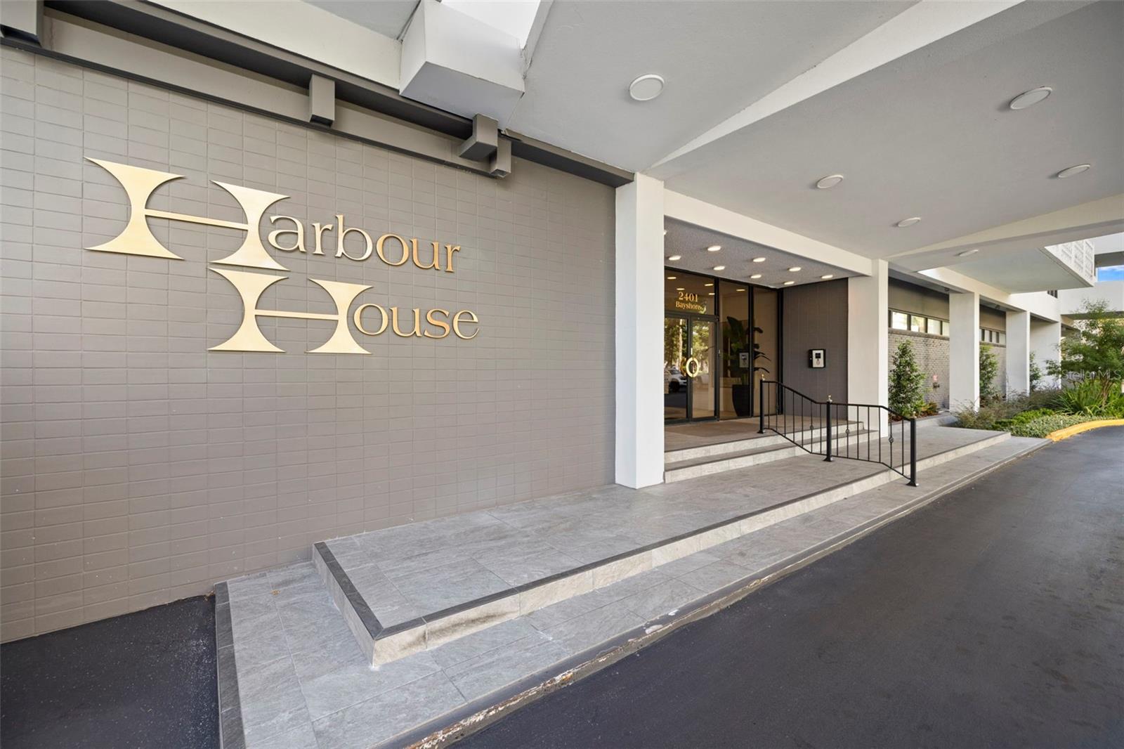 HARBOUR HOUSE CONDO - Residential