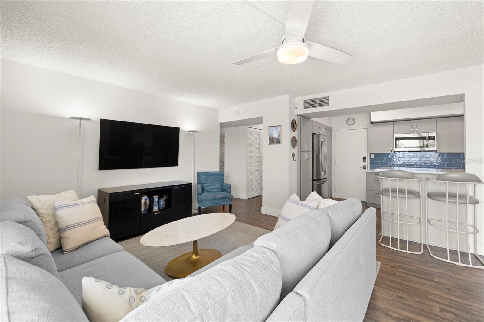 HARBOUR HOUSE CONDO - Residential