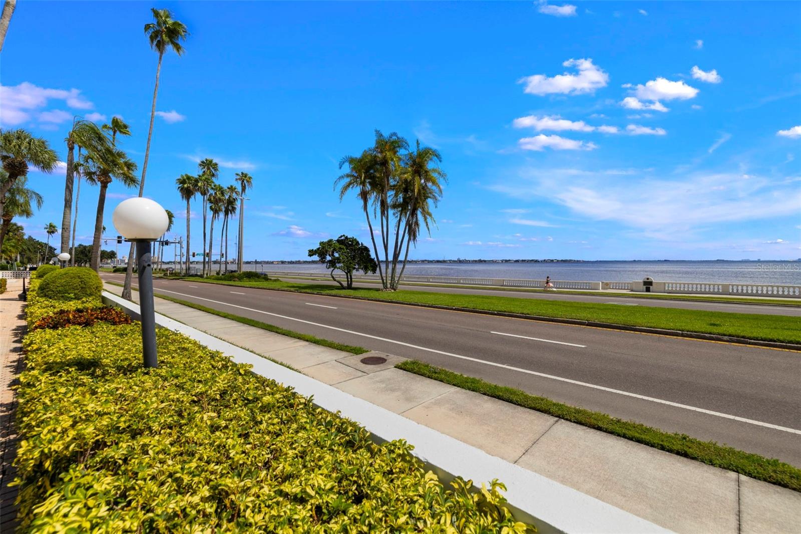 HARBOUR HOUSE CONDO - Residential