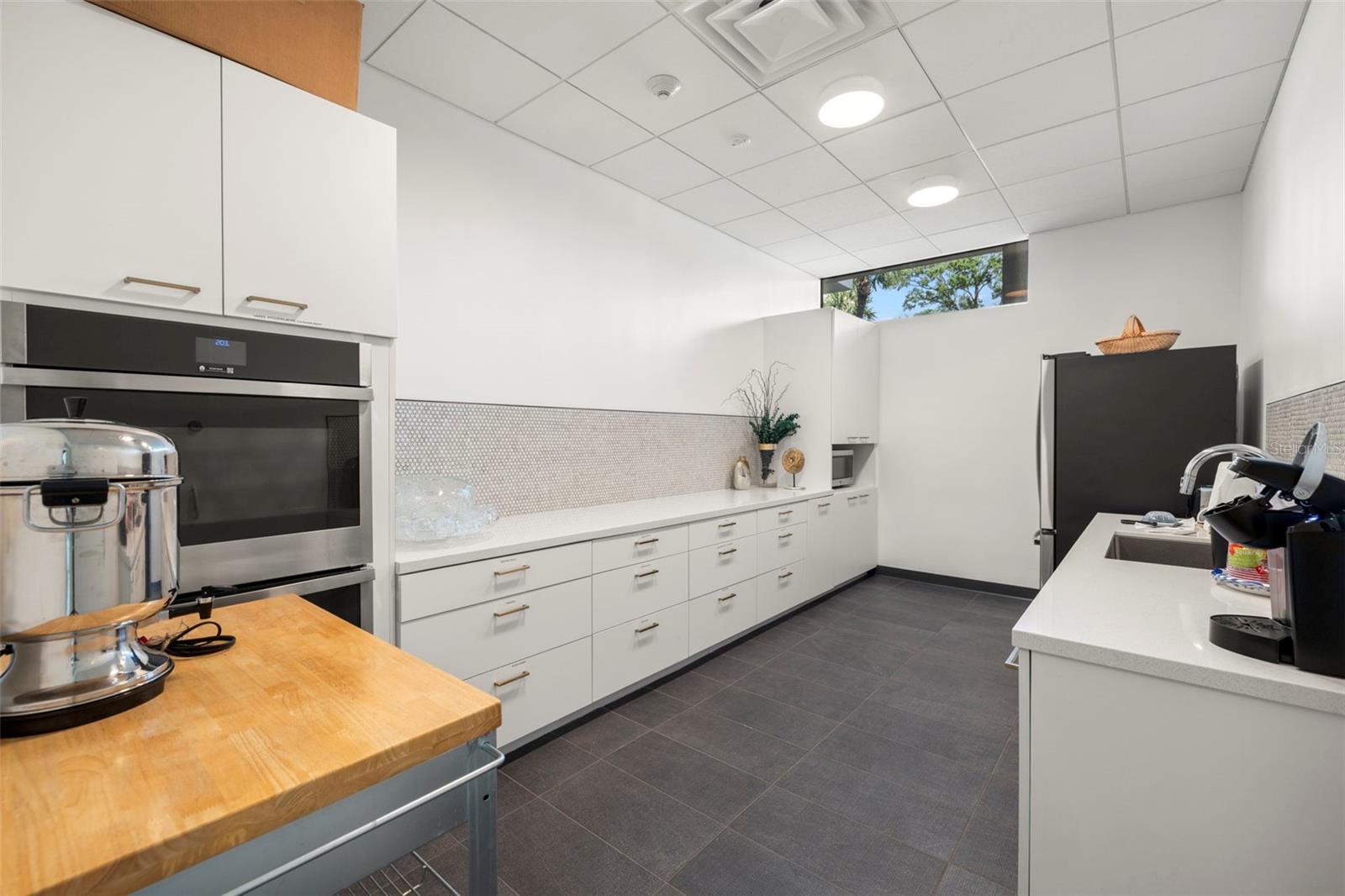 HARBOUR HOUSE CONDO - Residential