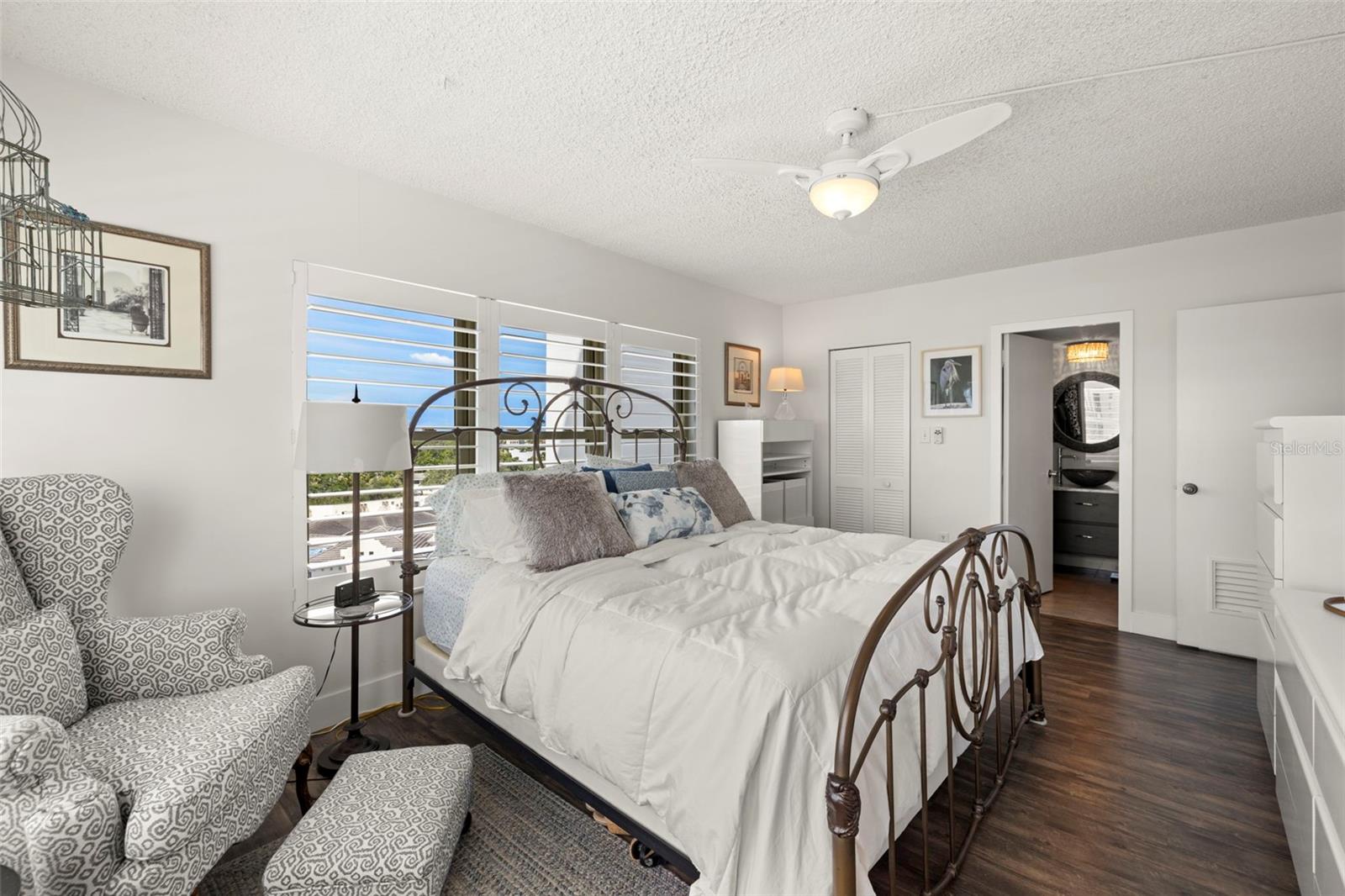 HARBOUR HOUSE CONDO - Residential