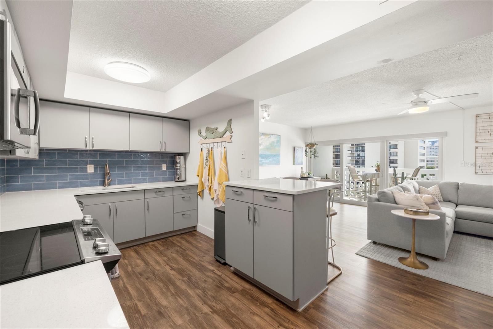 HARBOUR HOUSE CONDO - Residential