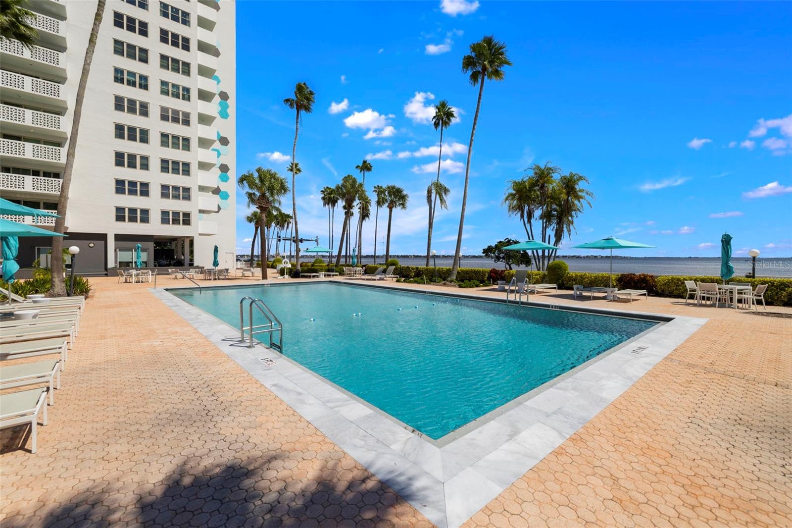 HARBOUR HOUSE CONDO - Residential